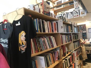 U-Tópicas, la librería de Ciudad de México donde caben todos los feminismos— Verne (El País)